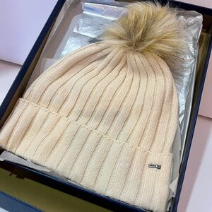 NWT. DUBARRY of Ireland Chalk Knit Beanie